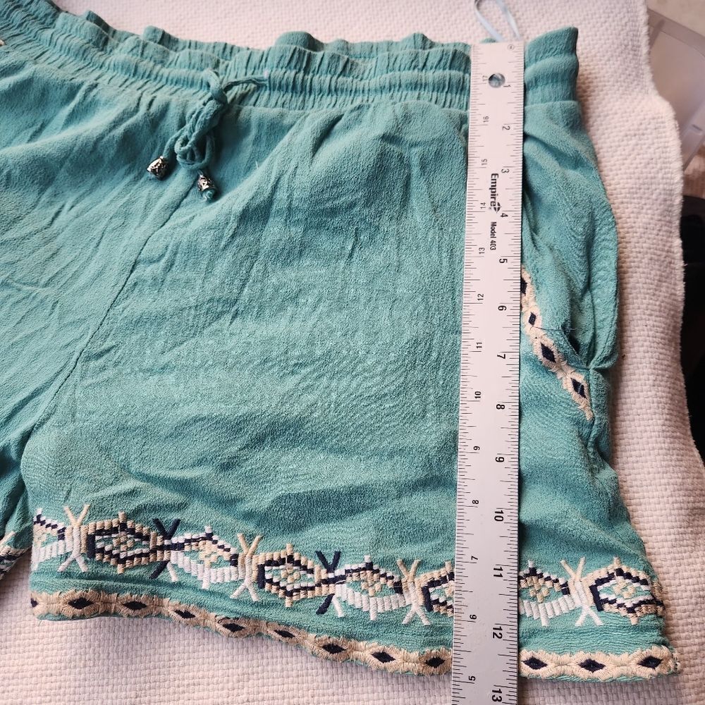 Anthropologie hei hei embroidered shorts - Picture 6 of 9